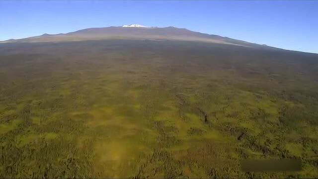 雄伟的莫纳克亚山,从山脚到顶峰有5.5英里高