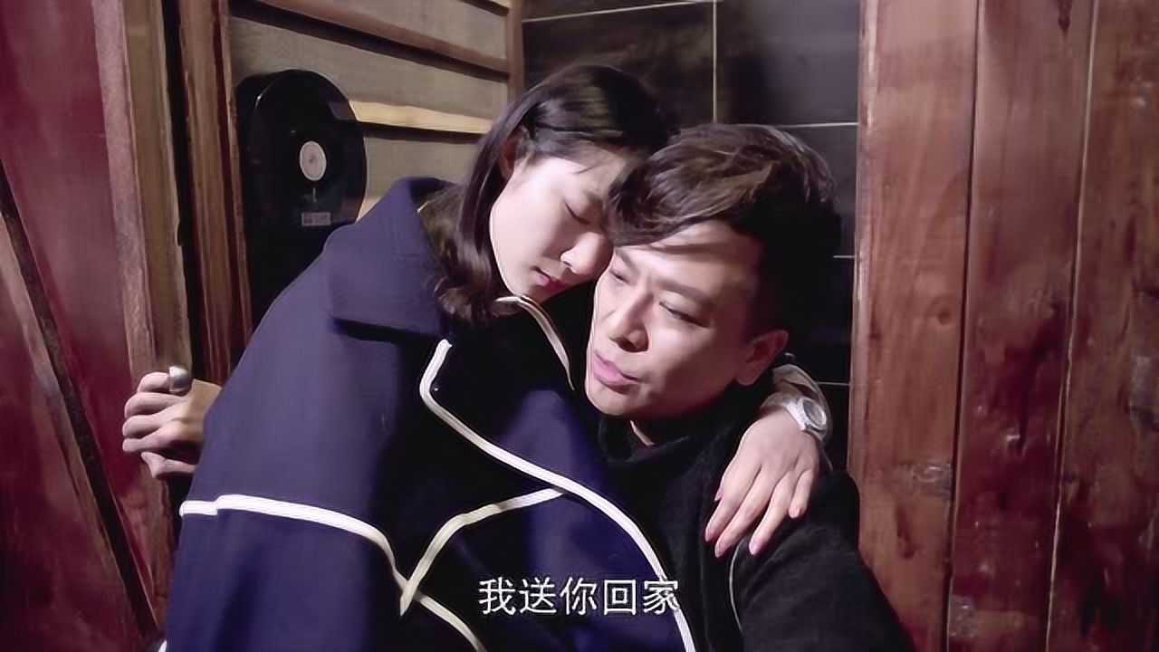 灵魂摆渡赵吏带着美女到厕所呕吐美女却靠在他怀里睡着了