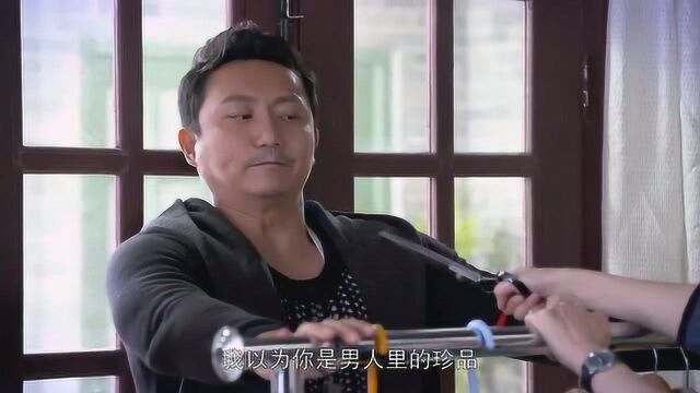 崔玲玲太强悍 拿着剪刀追杀简嘉铭