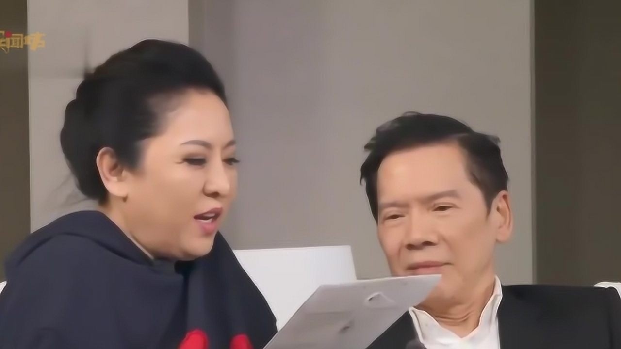 向华强出席活动小细节意外曝光韩磊身份不简单