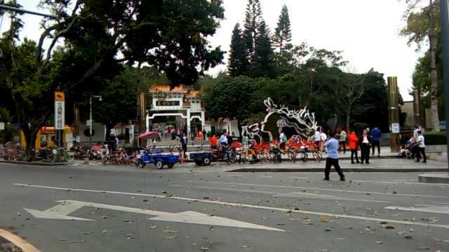 龙华公园是三和大神的娱乐天堂,缓解生活压力,又叫三和大神公园