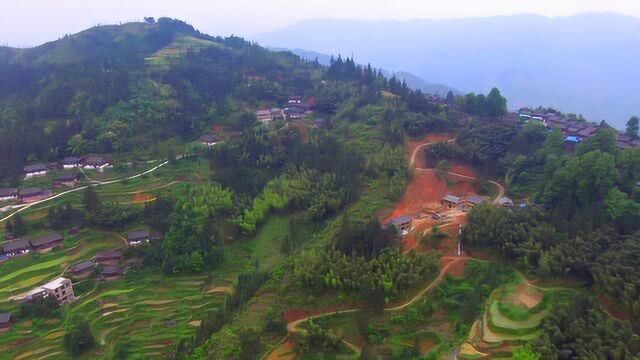 航拍布满贵州大山里的苗族村寨,如此熟悉的画面,看着都想家了