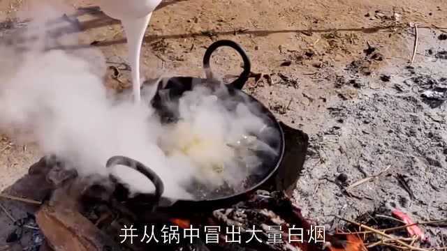 乳白胶倒入油锅会怎样?小哥倒完就跑