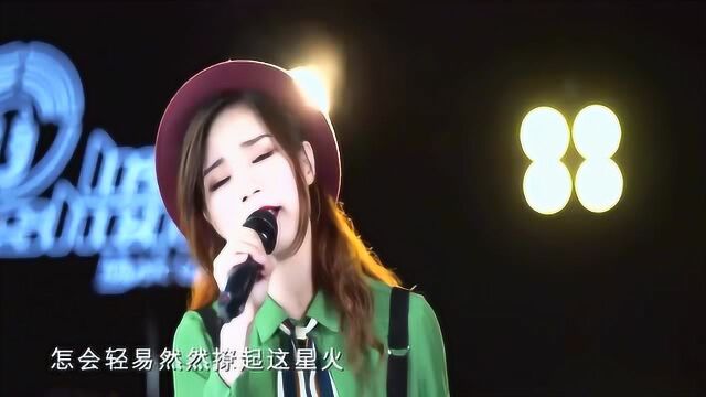 小姐姐翻唱抖音爆红歌曲《绿色》,网友:这嗓音太好听了!