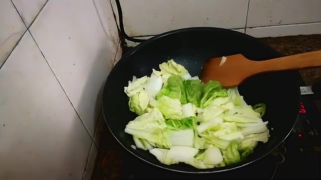 白菜的做法视频,素炒白菜的家常做法,美食菜谱