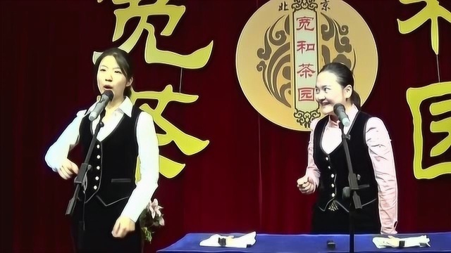 相声:很少见的两位美女对口相声,一个问一个答,就是不带那个字