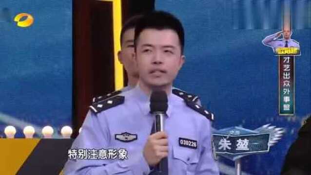 中国海关签证官模仿各国大妈办签证趣事,这英语口音也是没谁了!