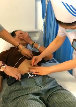 偷拍护士小姐姐给我爷爷扎针！没想到会这么疼！