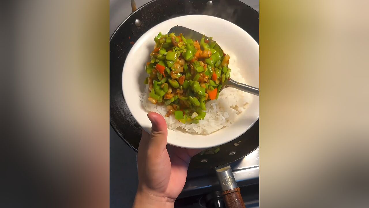 换个不一样的做法,用肉末炒空心菜梗,又香又下饭