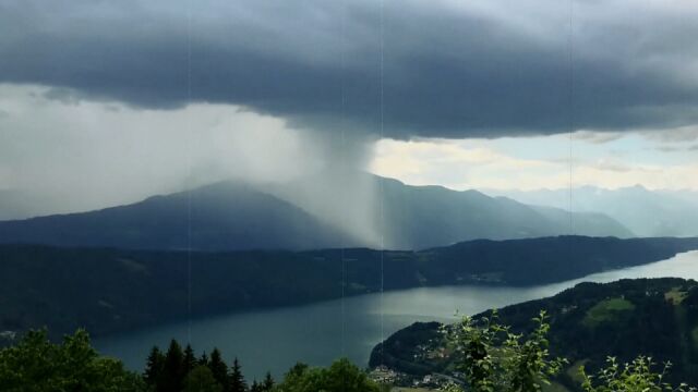 “第三视角”看倾盆大雨,有多震撼?