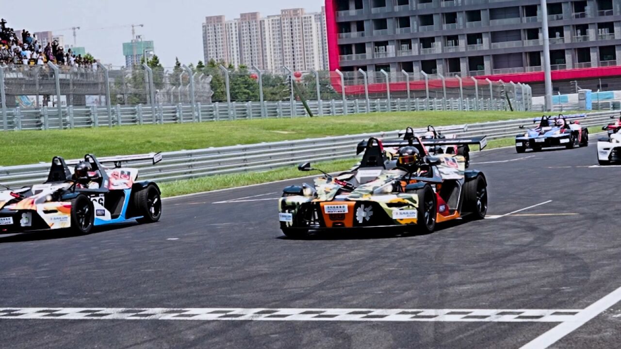 铭泰大赛车KTM XBOW CUP郑州开赛:青岛选手吕彦夺冠