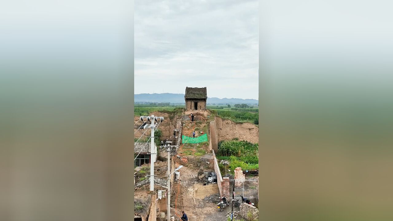 抢修中的真武庙,拯救即将消失的蔚县古堡 在河北蔚县有一座正在进行抢修的真武庙,真武庙位于村北堡墙之上