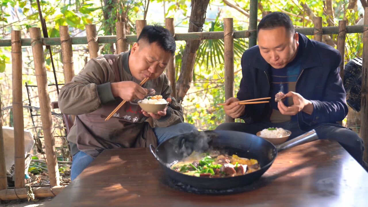 干土豆炖腊排骨味道真是一绝,很多人只怕都没吃过