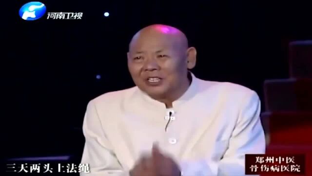 艺术家“小仓娃”献唱一曲《卷席筒》,唱到泪流满面,不愧是大师