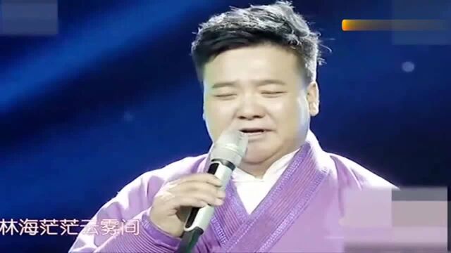 孟和乌力吉现场演唱《呼伦贝尔大草原》,真是太好听了