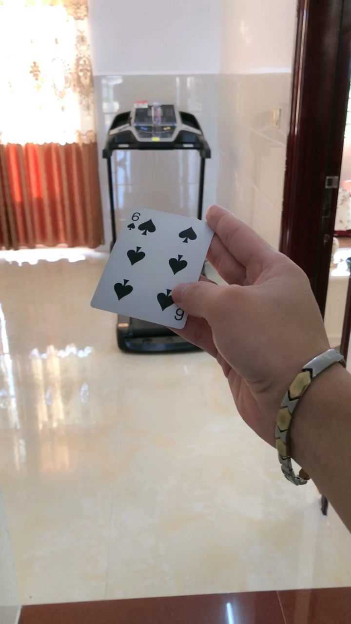 飞牌 绝技 击中目标