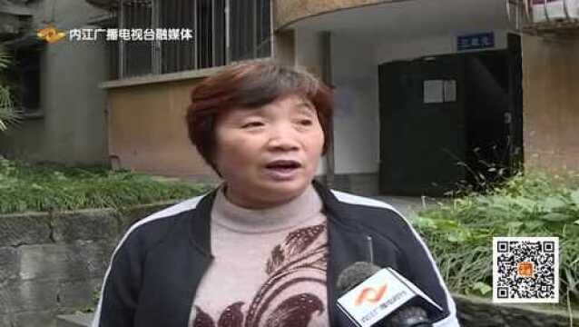 还乱贴小广告!内江这个男子被了个抓现行