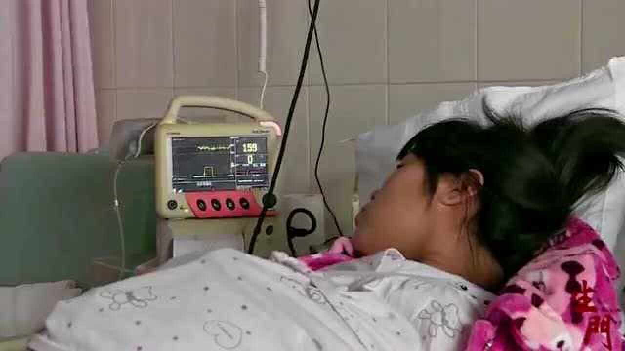生门双胎孕妇进行胎心监护看着令人心疼这样的孕妇让人看着更心疼