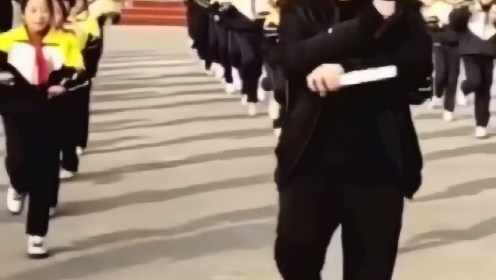 这都是人家的校长，当年我要是有这样一个校长，我一定是个舞蹈家