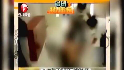 【腾讯视频】 女孩商场内遭四名女子扒衣暴打，并手机拍下视频，难道是插足别人婚姻