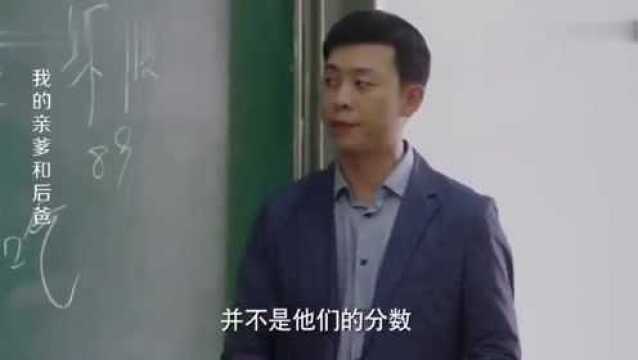 教授发现学霸论文是抄的,当众训她,谁知那竟是人家几年前写的