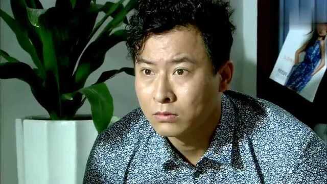 小伙偷拿家里的房产证抵押借款,被老妈抓到,吓得不敢回家了