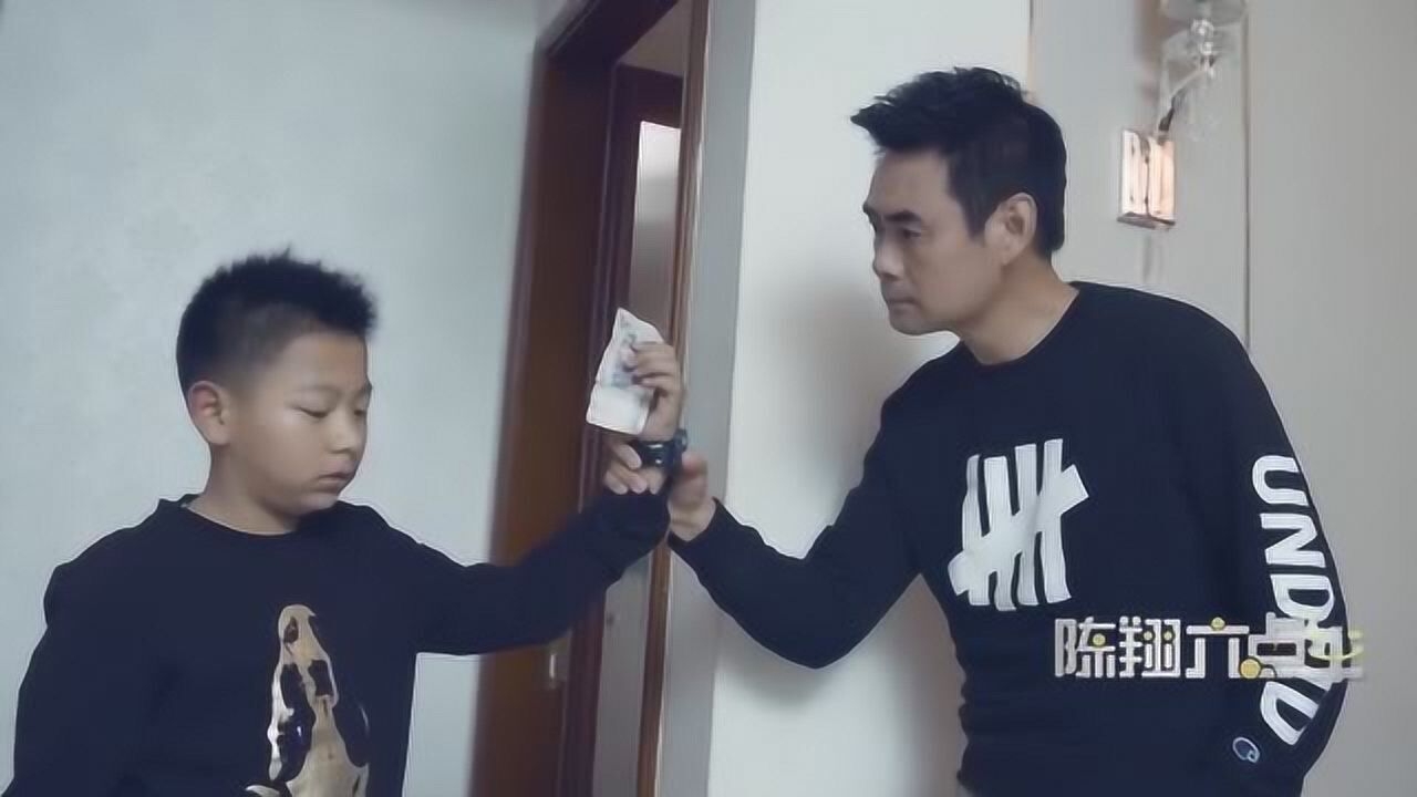 陈翔六点半孩子才几岁就拿一万多块钱这父亲连儿子都坑