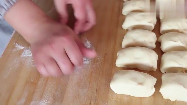 奶奶用了多年的炸油饼技巧,用3种面和面,蓬松暄软,放半月不硬