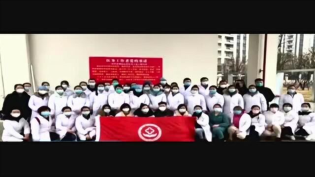 雷神山女护士身形瘦弱,竟一把扛起2米多高的“大铁柜”,看哭网友