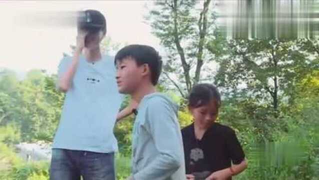 变形计:网瘾少年不认识玉米,农村小孩露出无奈表情