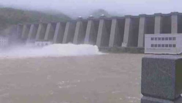 安徽霍山:持续暴雨 三座重点水库再次开闸泄洪