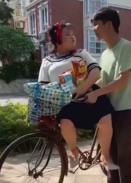 表哥搞笑视频：代驾哥哥太可爱