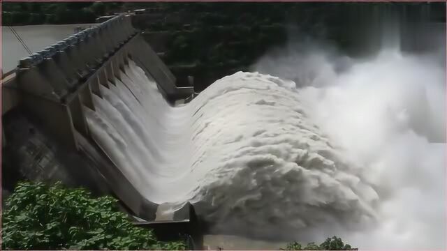 大坝放水实拍,场面太刺激了,丝毫不输于三峡