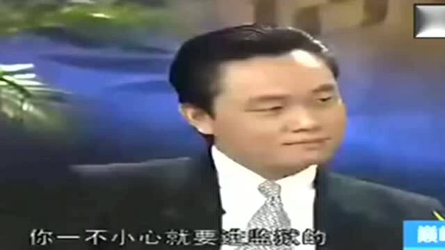 黄光裕坐牢前曾有人给他暗示,但他太过自满没听进去,最后锒铛入狱!