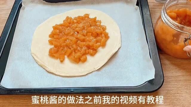 用手抓饼做的蜜桃派,外皮酥脆,内馅香甜快来试试吧