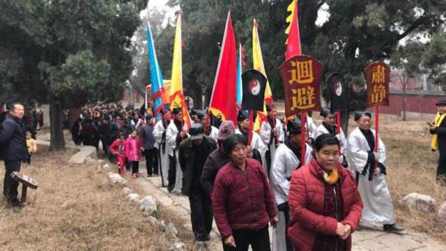 今天是祭孟大典的日子,小梦也来到现场,场面壮观,热闹非凡