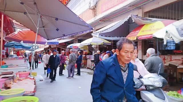 广西岑溪三堡镇上巷子街一样繁华,你们镇上有这样的巷子繁华吗?