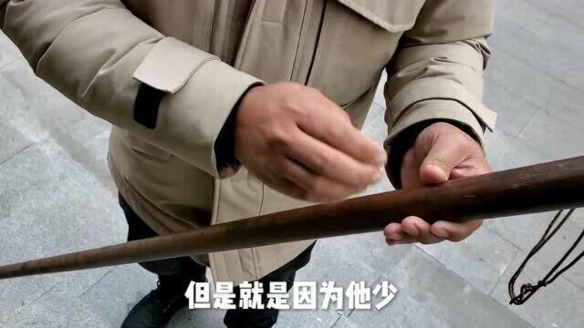 农村大爷拿来一杆三千斤的老称,说是用罕见的梨花木做的,结果却不欢而散了