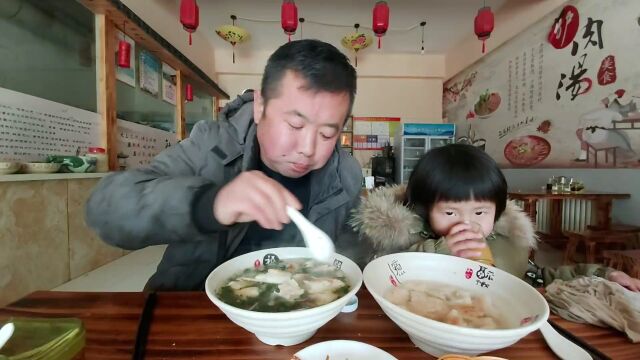 百强县诸城全驴汤20管饱,大饼免费大块驴肉真过瘾,小锅哥吃嗨了