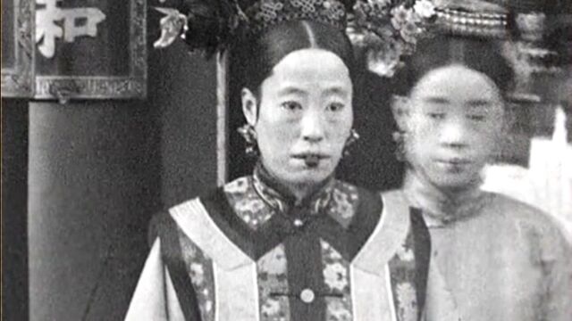 1912年,紫禁城发生件影响中国近代进程的大事,隆裕太后哭泣不止