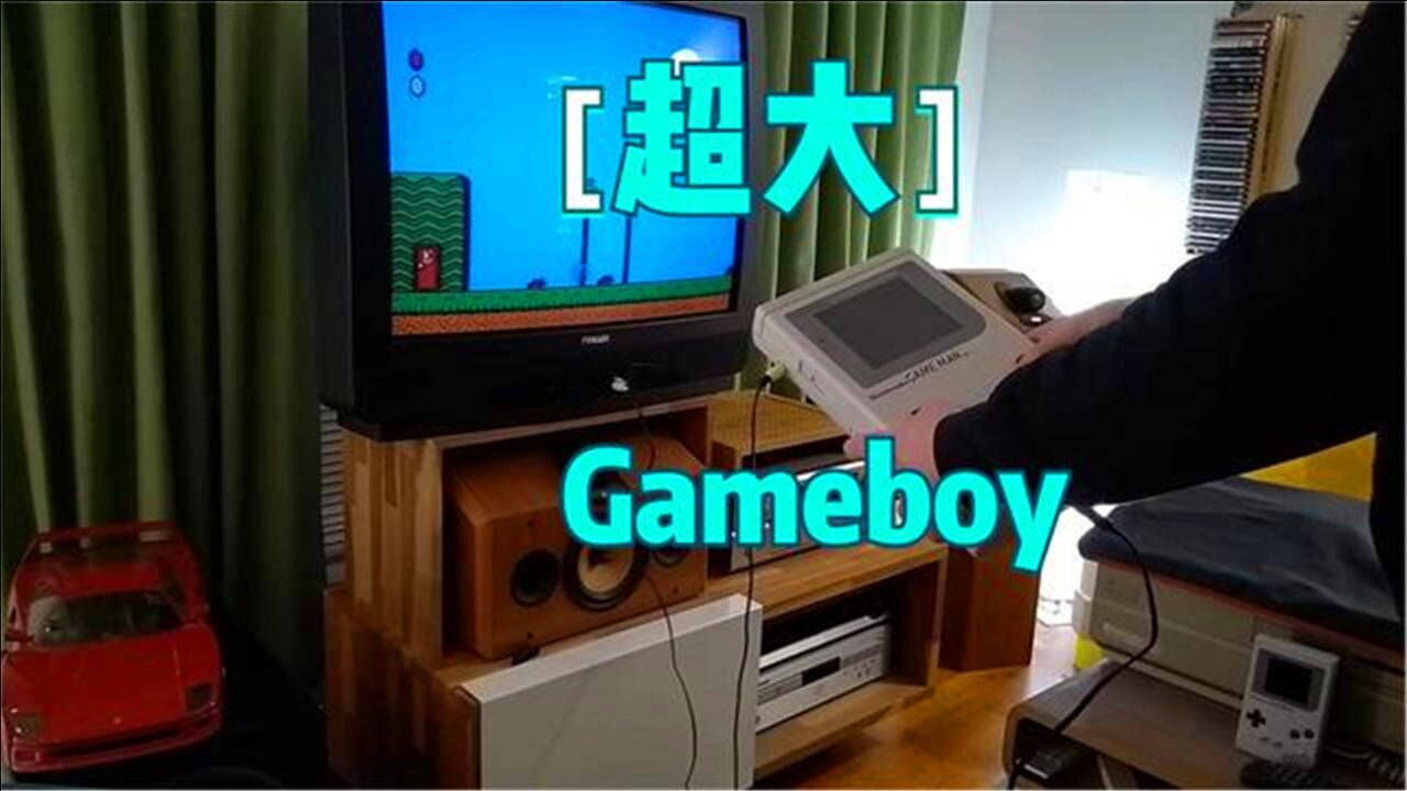 玩家手工打造了一台超大型的GameBoy,可以玩红白机游戏