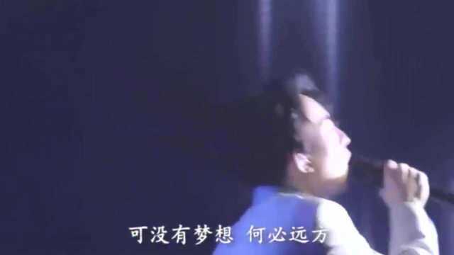 经典音乐分享,林宥嘉倾情演唱《残酷月光》唱出了心底的孤独感,听完忍不住流泪