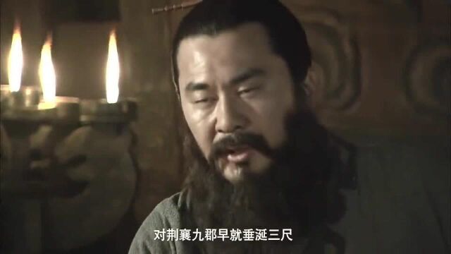 三国演义:曹操收到许昌急报,本来还装淡定,众将刚走头痛欲裂!