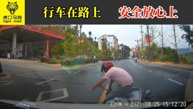 2021交通事故(126):行车在路上,安全放心上