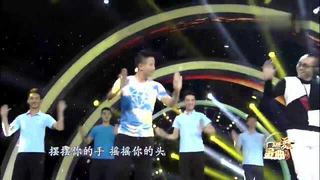 广场舞金曲《就爱广场舞》演唱:大庆小芳