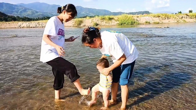 我们盈江县以这条江而闻名,今天带你们领略夏日风光