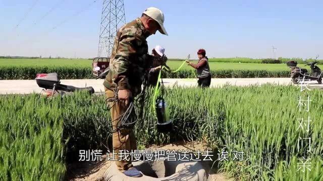 好妮好心帮翠香浇辣椒,翠香两口却不停抬杠,好妮站中间左右为难