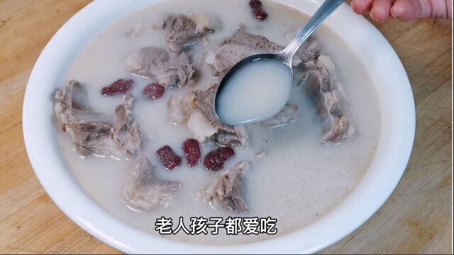 用36年厨师长的秘方,教你清炖羊排汤的诀窍,汤鲜肉嫩无膻味