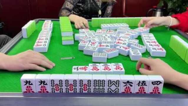 真人麻将:万子不敢动,怎么稳当怎么来!小姐姐没叫,遭得惨!