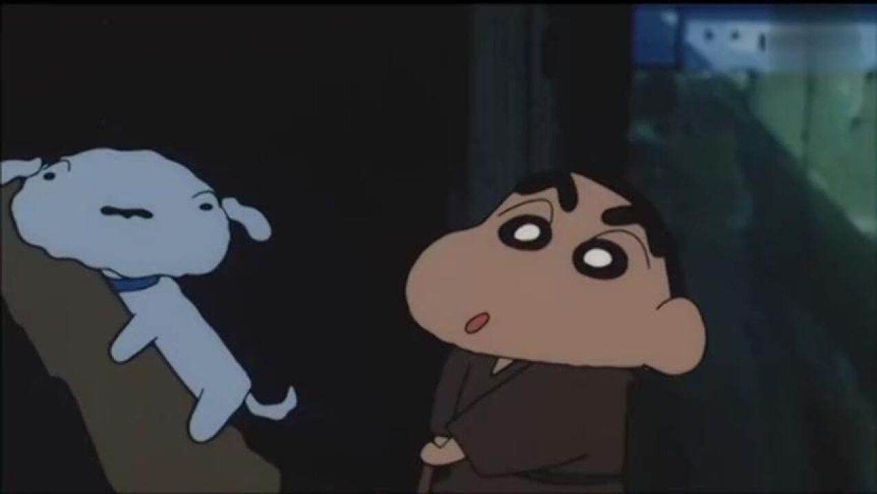 蜡笔小新:吹雪丸爬上屋顶,竟然看到英姿在往前走,这下糟了